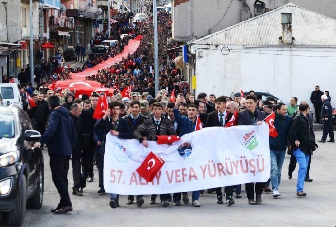 Ardahan&rsquo;daki 57. Alay Vefa Y&uuml;r&uuml;y&uuml;ş&uuml;&rsquo;ne Y&uuml;zlerce Gen&ccedil; Katıldı