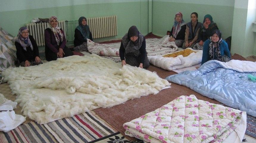 Unutulan El Sanatları Pazaryeri&rsquo;nde Yaşatılıyor