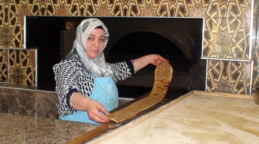 Etliekmeğe Kadın Usta Eli Değiyor