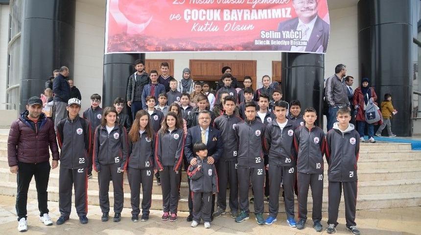 &Ccedil;ocuk Akademisi &Ouml;ğrencileri İlk Belediyecilik Dersini Belediye Başkanından Aldı