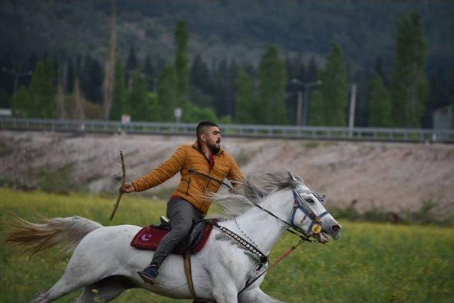 Soma’da Ata Sporu Cirit Yoğun İlgi Görüyor