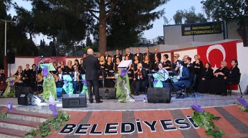 Kuşadası&rsquo;nda Tsm Korosundan İstanbul Şarkıları Konseri