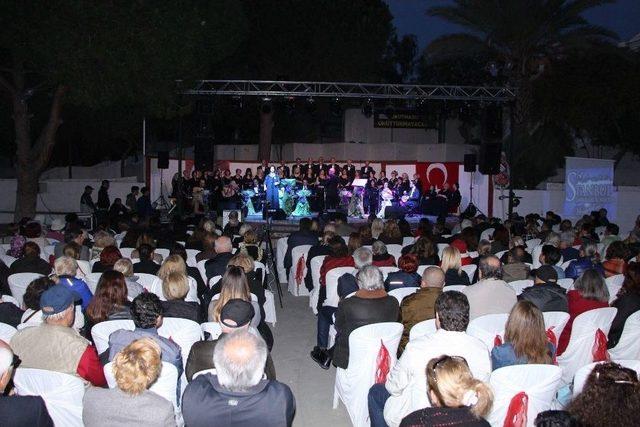 Kuşadası’nda Tsm Korosundan İstanbul Şarkıları Konseri