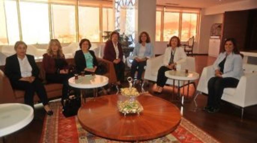 Chp İl Kadın Kollarından Başkan &Ccedil;er&ccedil;ioğlu&rsquo;na Ziyaret