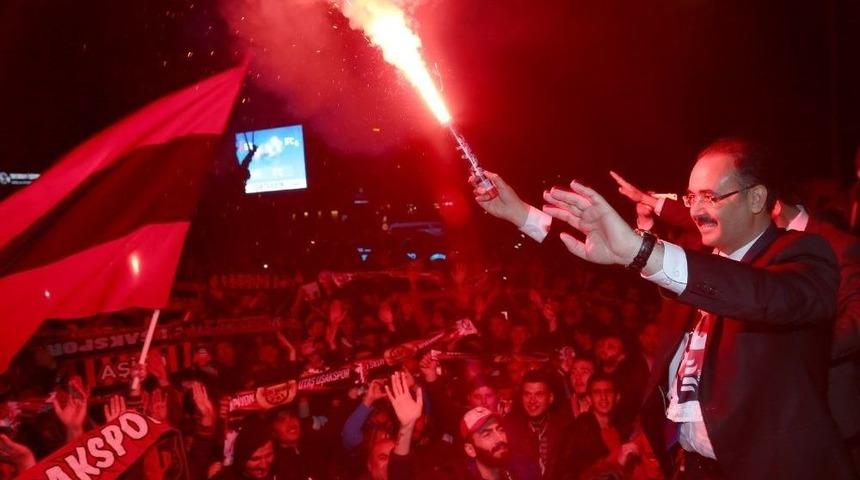 Uşak&rsquo;ta Şampiyona Coşkulu Karşılama