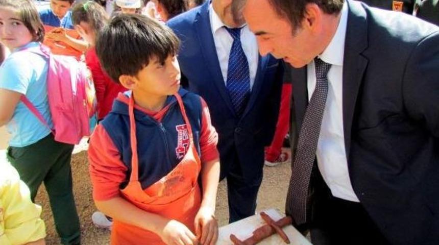 &Ccedil;amurda Elleri, Gelecekte Izleri Oldu