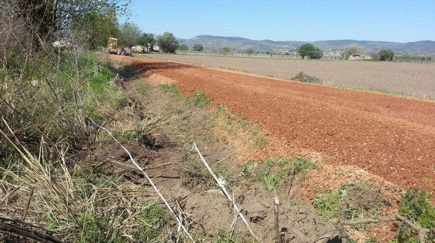 &Uuml;&ccedil;pınar Mahallesi Ova Yollarına D&uuml;zenleme