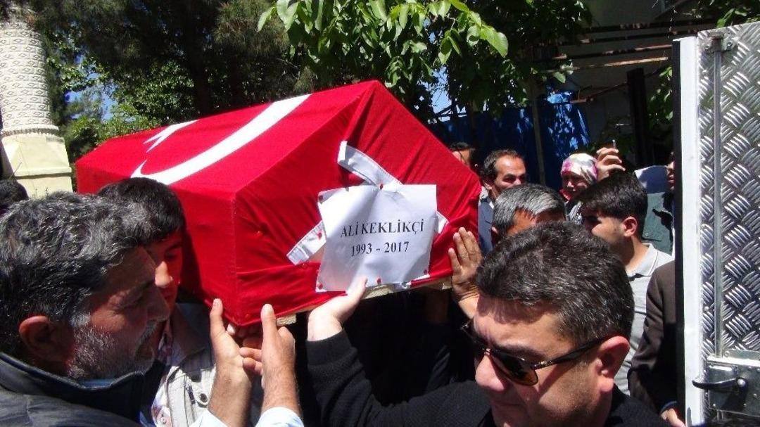 Amcasının Oğlu Hakkari&rsquo;de Şehit Olan Polis, Trafik Kazasında Hayatını Kaybetti