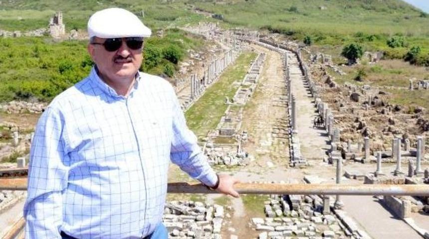 Antik Perge Kentinin Anıtsal &Ccedil;eşmesi Tekrar Akacak