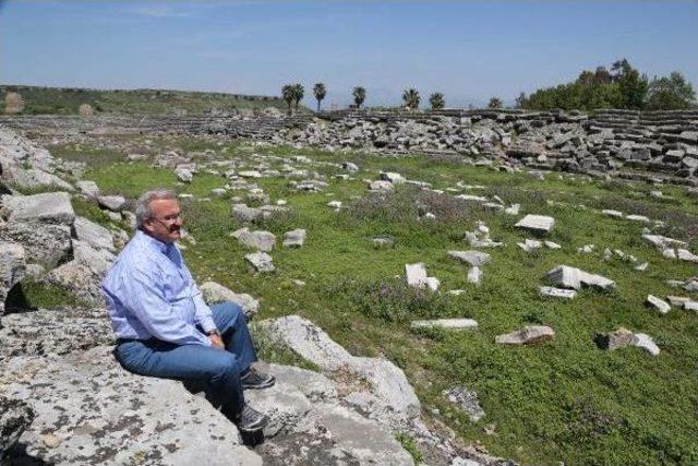 Antik Perge Kentinin Anıtsal Çeşmesi Tekrar Akacak