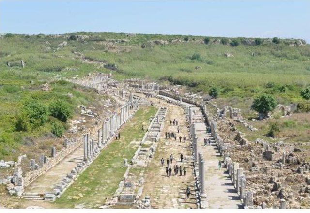 Antik Perge Kentinin Anıtsal Çeşmesi Tekrar Akacak