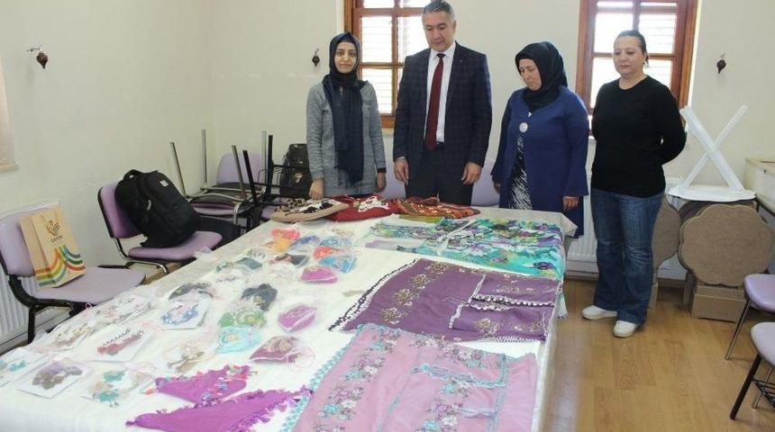 Adıyaman &Ccedil;atom &lsquo;doğudan Batıya Uzanan Kadın Eli&rsquo; Sergisine Katılacak