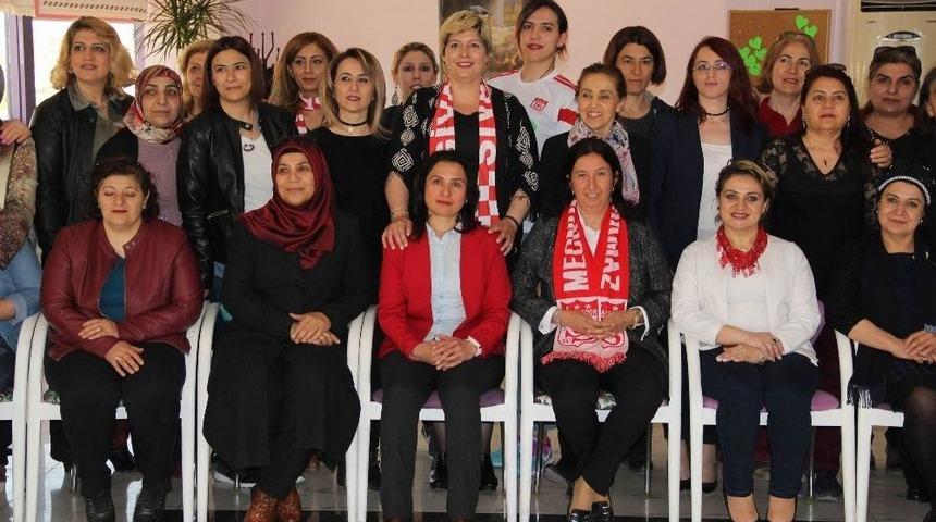 Farklı D&uuml;ş&uuml;ncedeki Kadınlar Sivasspor İ&ccedil;in Buluştu