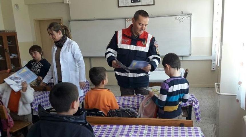 Jandarmadan &Ouml;ğrencilere Trafik Semineri