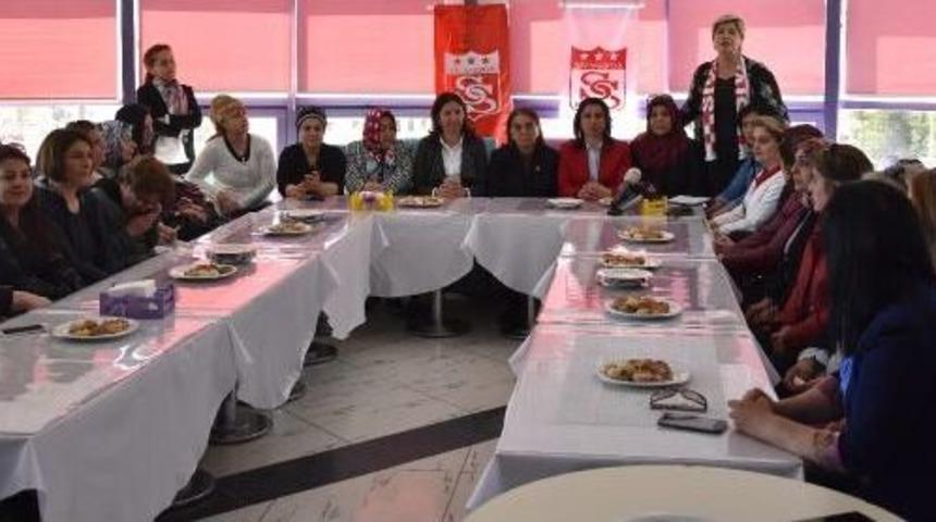 Sivasspor'a Kadınlardan Destek
