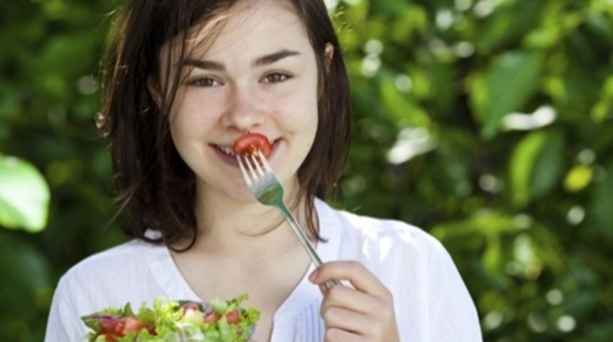 Gen&ccedil; Kızlar Kilo Almaktan Korkuyor