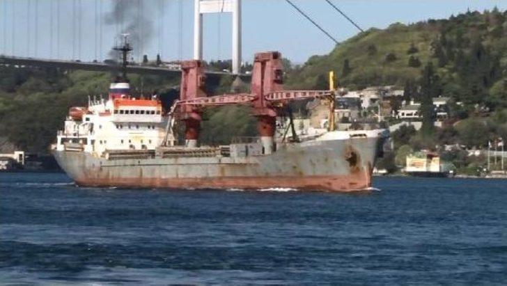 Rus Askeri Kargo Gemisi İstanbul Boğazı'ndan Geçti
