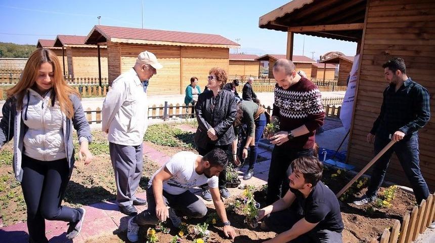 Alzheimer Hastaları Merkezefendi&rsquo;nin Hobi Bah&ccedil;esinde Ağırlandı