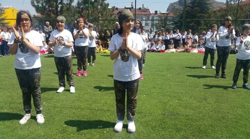 27 Ağustos İlk&ouml;ğretim Okulu &Ouml;ğrencileri 23 Nisan Coşkusu Yaşadı