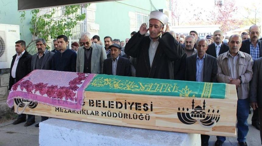 İyilik Yaparken Kazada &Ouml;len Kadın Son Yolculuğuna Uğurlandı