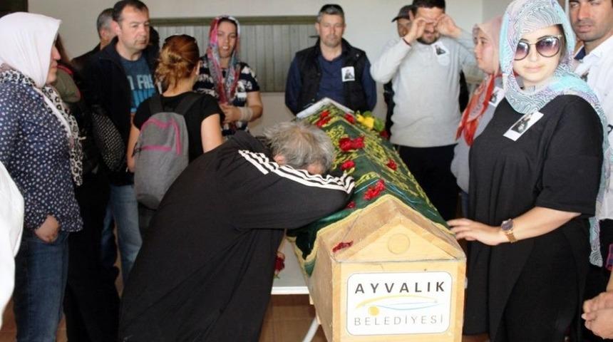 Zihinsel Engelli M&uuml;jdat Kurt G&ouml;zyaşları Arasında Toprağa Verildi