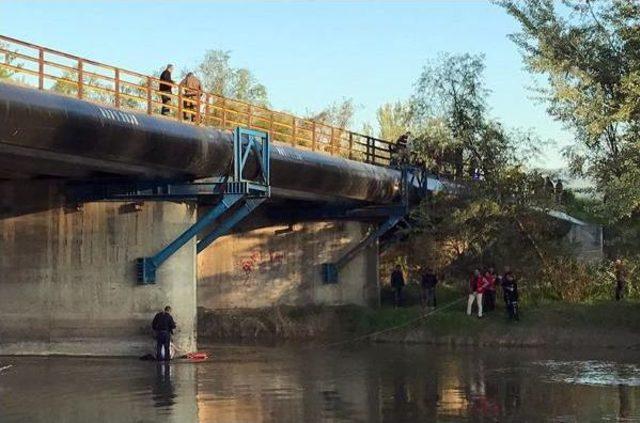 Sakarya Nehri'ne Atlayan Genç Kızı Afat Kurtardı