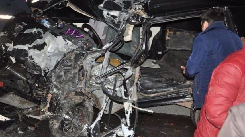 Tır Ile Hafif Ticari Ara&ccedil; &Ccedil;arpıştı: 1 &Ouml;l&uuml;