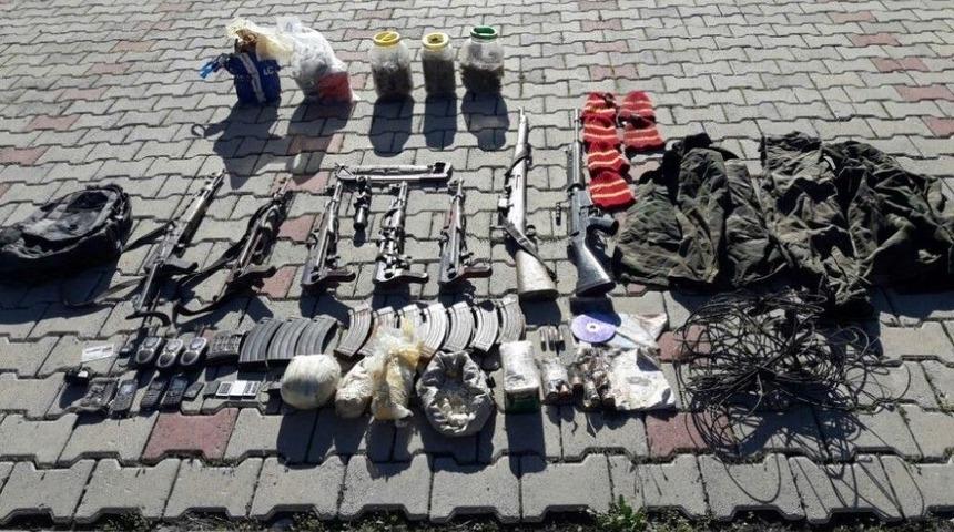 Tsk: “tunceli’nin Ovacık İlçesinde Teröristlere Ait Çok Sayıda Mühimmat Ve Yaşam Malzemesi Ele Geçirildi”