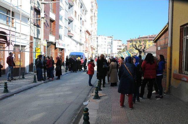 Teog Sınavında Öğrenciler İçerde, Aileler İse Dışarıda Ter Döktü