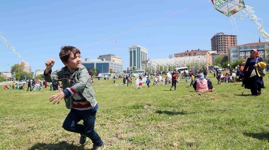 &Ccedil;ocukların U&ccedil;urtma Şenliği Heyecanı