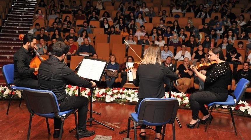 G&uuml;zel Sanatlar Eğitimi B&ouml;l&uuml;m&uuml; Yıl Sonu Konseri B&uuml;y&uuml;k Beğeni Topladı