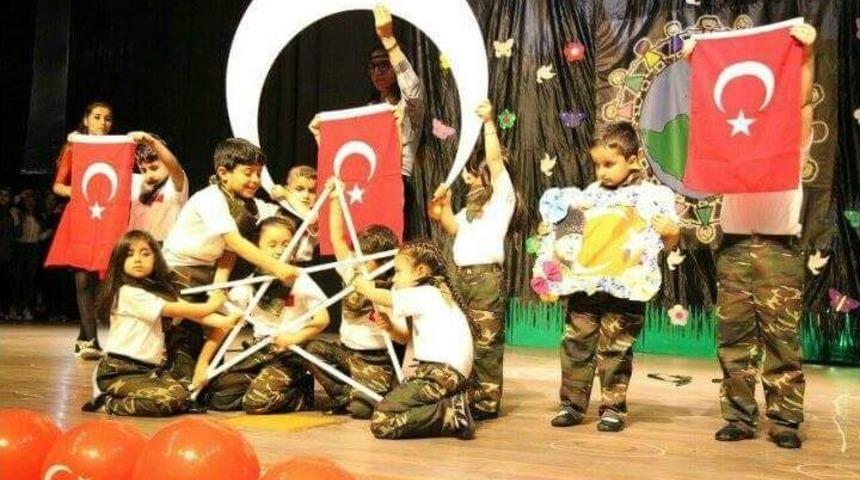 Miniklerin G&ouml;sterisinde 15 Temmuz Vurgusu