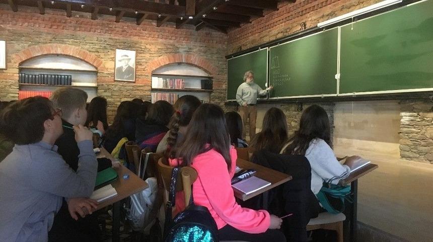 &Uuml;nl&uuml; Matematik&ccedil;iden Miniklere Problem &Ccedil;&ouml;zme T&uuml;yosu