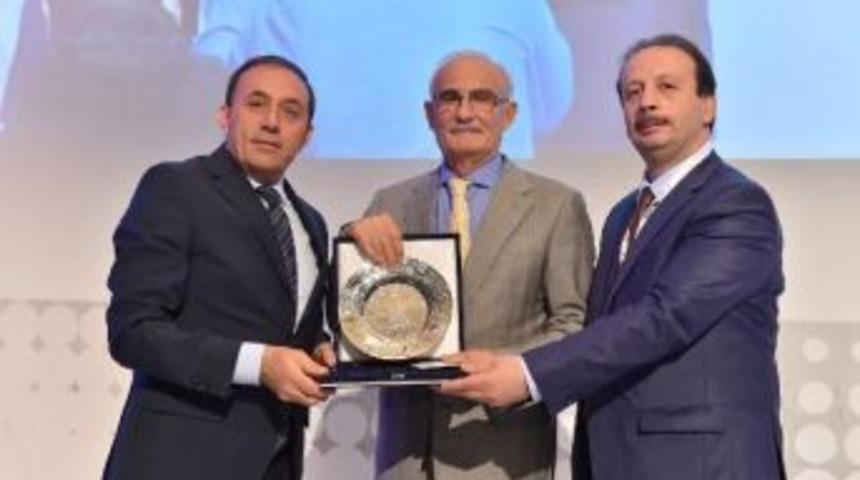 &Ccedil;imento &Uuml;reticileri: Beton Yol Kullanılırsa Yılda Bir Avrasya T&uuml;neli Tasarruf Edilir