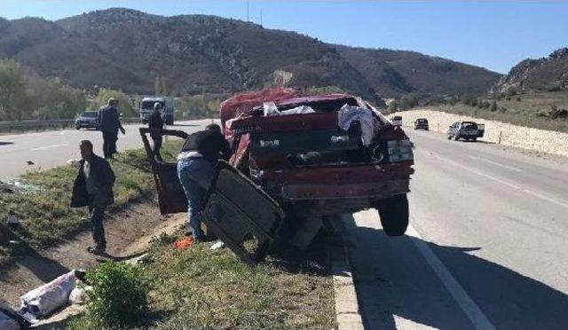 Çorum'da Otomobil Takla Attı: 2 Kişi Yaralandı