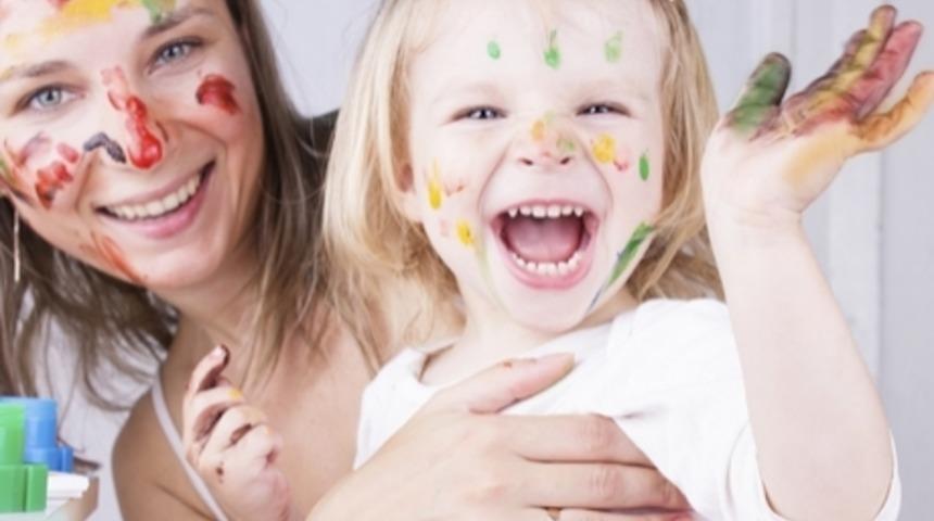 &Ccedil;ocuk mu anneye, anne mi &ccedil;ocuğa bağımlı?