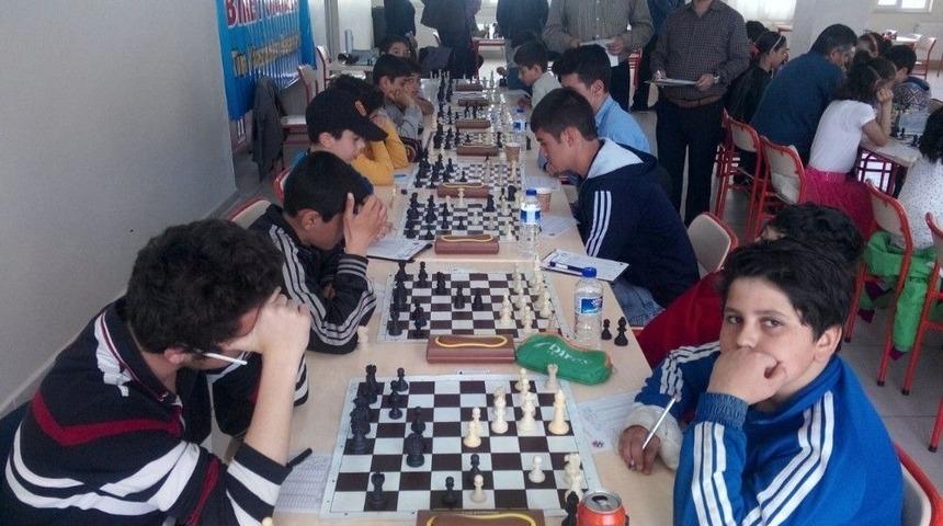 Satran&ccedil; Turnuvasına B&uuml;y&uuml;k İlgi