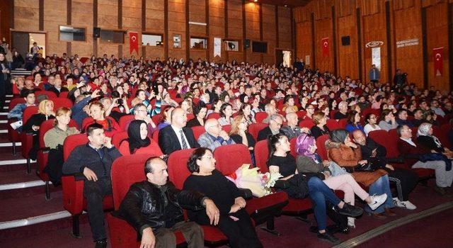 Türk Halk Müziği Korosu İzmitlilerle Buluştu