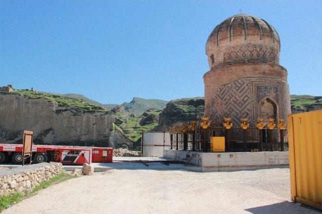 Zeynel Bey Türbesi 192 Tekerlekli Platformla Taşınacak