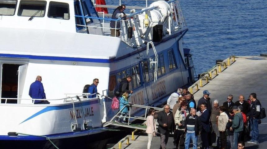 Dikili-midilli Arasında Karşılıklı Feribot Seferleri Başladı