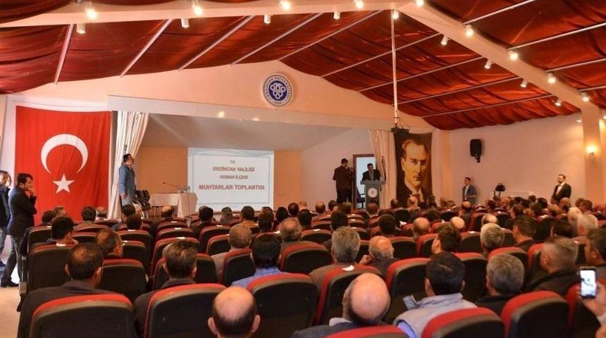 Vali Arslantaş, İli&ccedil; Ve Kemah&rsquo;ta Muhtarlar İle Bir Araya Geldi