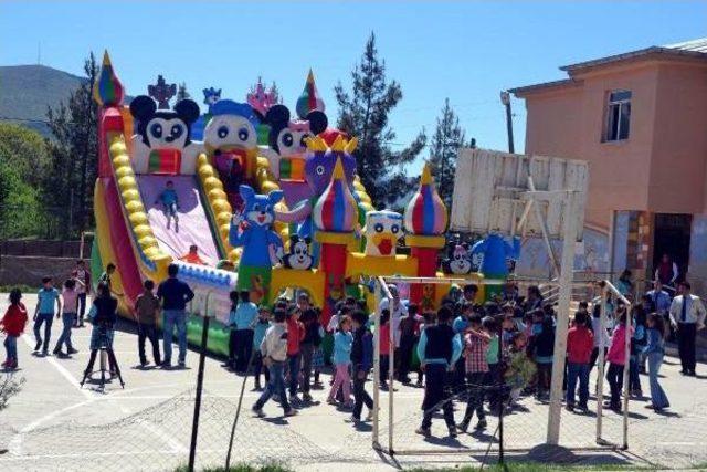 Eruhlu Çocuklar, Hacivat-Karagöz'ü Ilk Kez Canlı Izledi