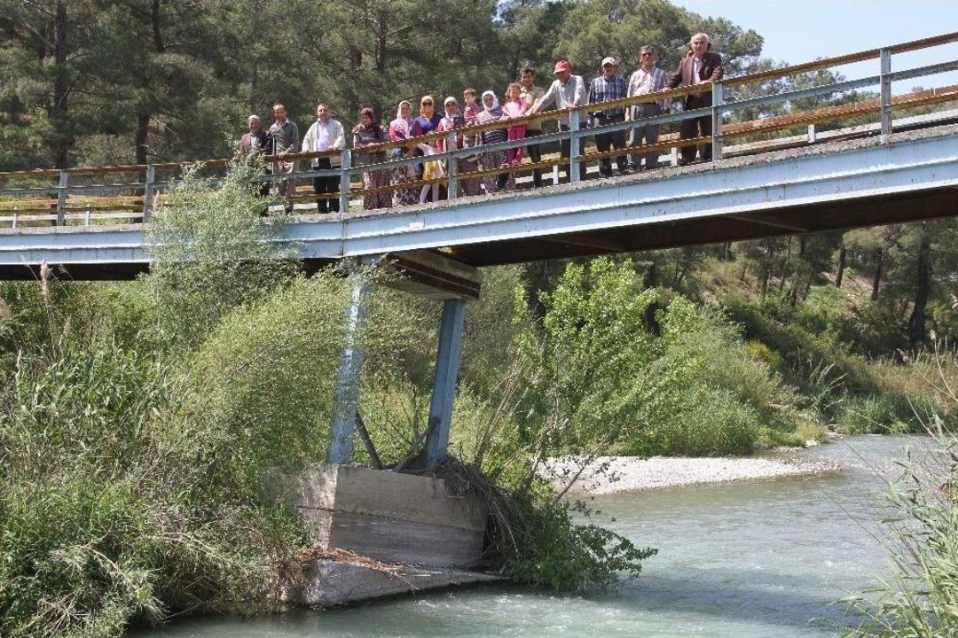 Mahalle Halkının K&ouml;pr&uuml; İsyanı &ldquo;sırat K&ouml;pr&uuml;s&uuml;&rsquo;nden Ge&ccedil;iyoruz&rdquo;