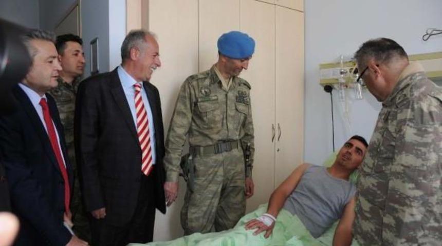 Hakkari'de Tedavi G&ouml;ren Askerlere Ge&ccedil;miş Olsun Ziyareti