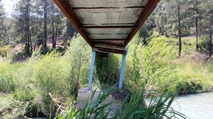 Mahallelileden 'her G&uuml;n Sırat K&ouml;pr&uuml;s&uuml;'nden Ge&ccedil;iyoruz' Isyanı