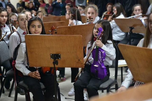 “iki Elin Sesi Var” Çocuk Senfoni Orkestrası Belçika’ya Gidiyor