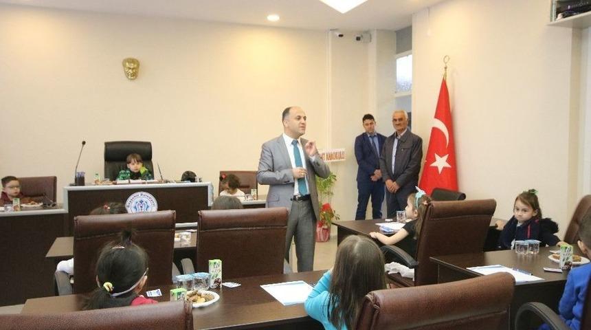 Beyşehir&rsquo;de Anaokulu &Ouml;ğrencileri Meclis Koltuklarında