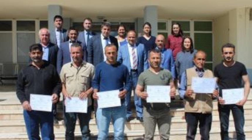 Ağa&ccedil; Budama Ve Meyve Yetiştiriciliği Kursiyerleri Sertifikalarını Aldı