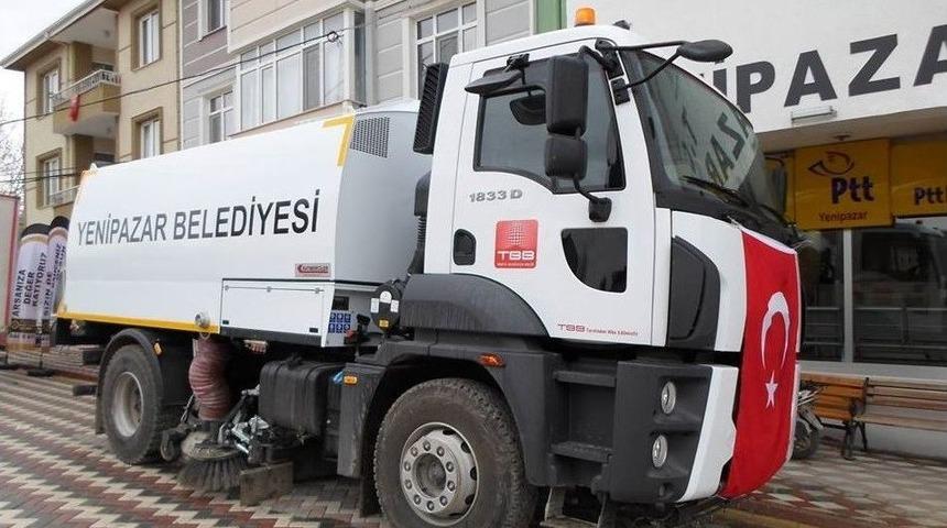Yenipazar Belediyesi Ara&ccedil; Filosuna Yeni Yol S&uuml;p&uuml;rme Kamyonu Ekledi