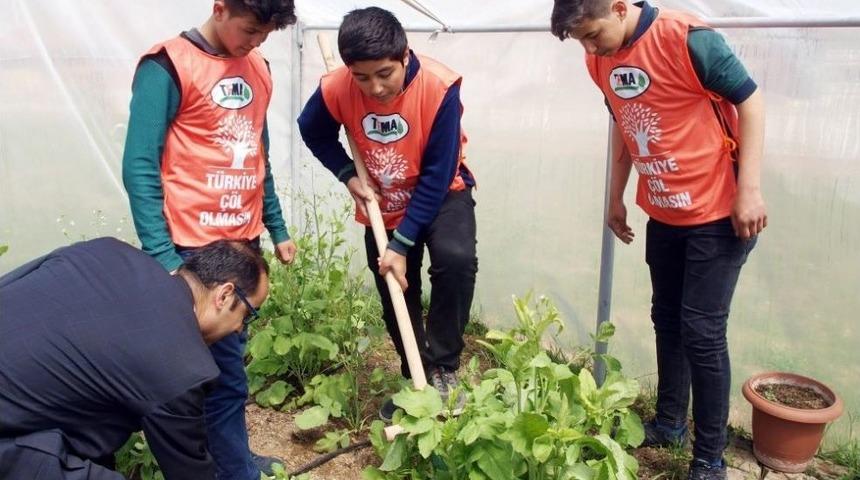 Tema &Ouml;ğrencilere Doğa Sevgisi Aşılıyor
